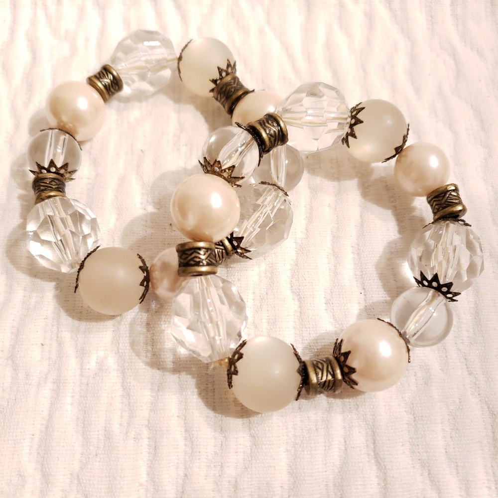 2 Bracelets